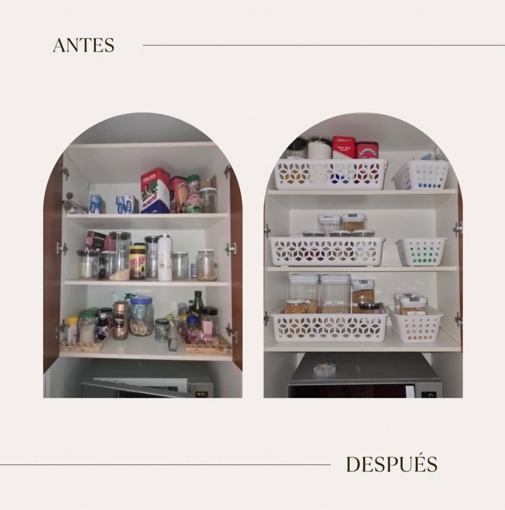 Alacena antes, con frascos y paquetes sueltos, y después, ordenada en canastos blancos con frascos herméticos